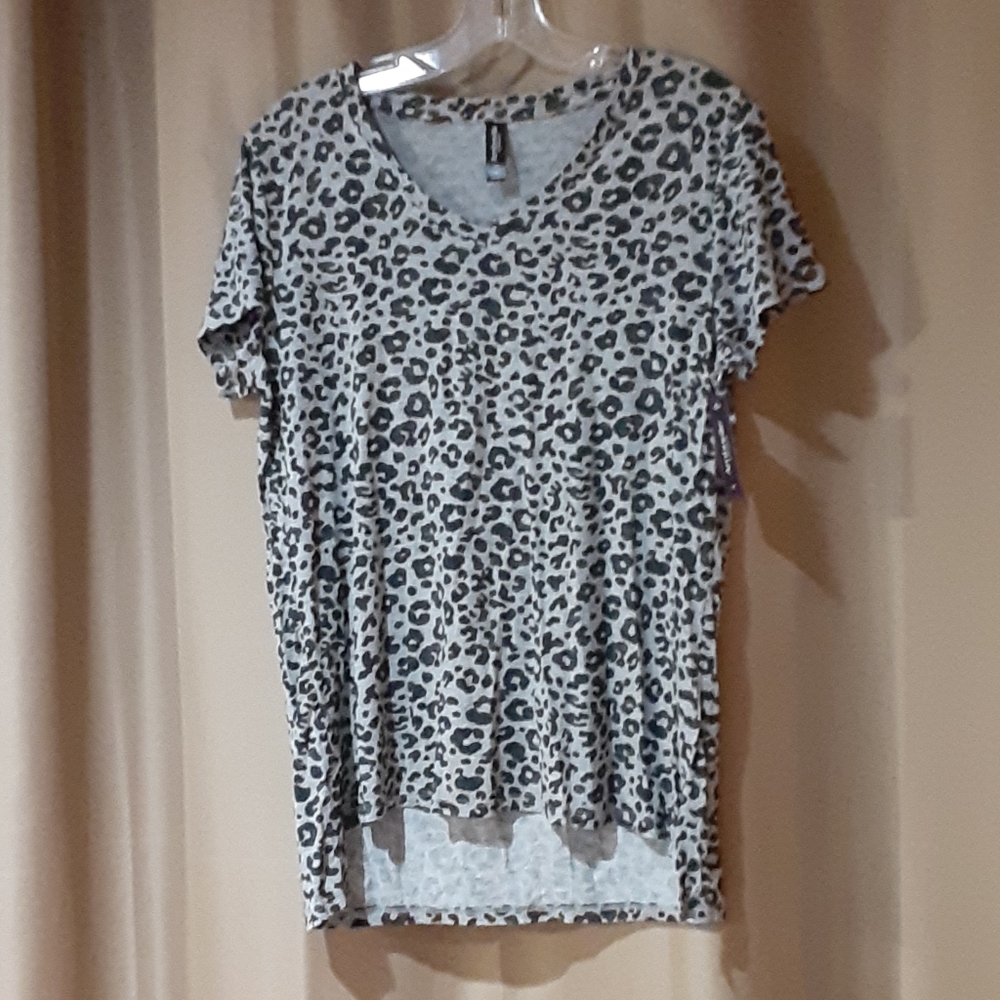 Ambrielle sleep top. Size M. Black,gray